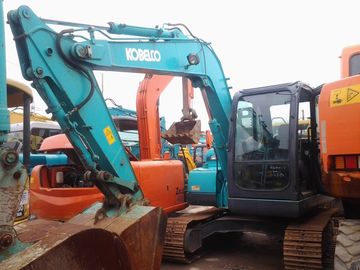 يستخدم متتبع نقل نوع حفارة مينيكراولير Kobelco SK75 مع محرك هيدروليكي الثانية