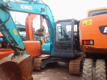 يستخدم متتبع نقل نوع حفارة مينيكراولير Kobelco SK75 مع محرك هيدروليكي الثانية