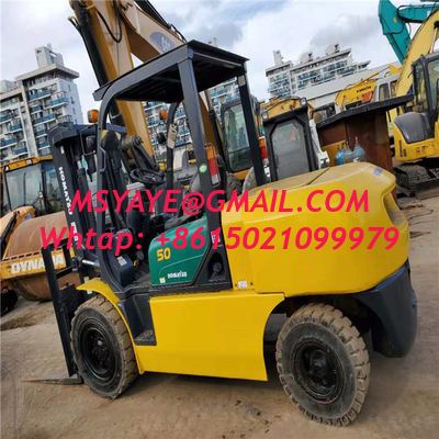 تستخدم رافعة شوكية Komats U Fd50 5 طن ديزل مع حالة عمل جيدة