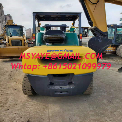 تستخدم رافعة شوكية Komats U Fd50 5 طن ديزل مع حالة عمل جيدة